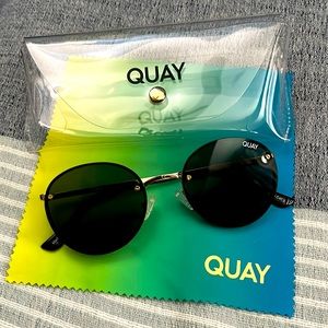 Quay Farrah Sunglasses - brand new w/ case